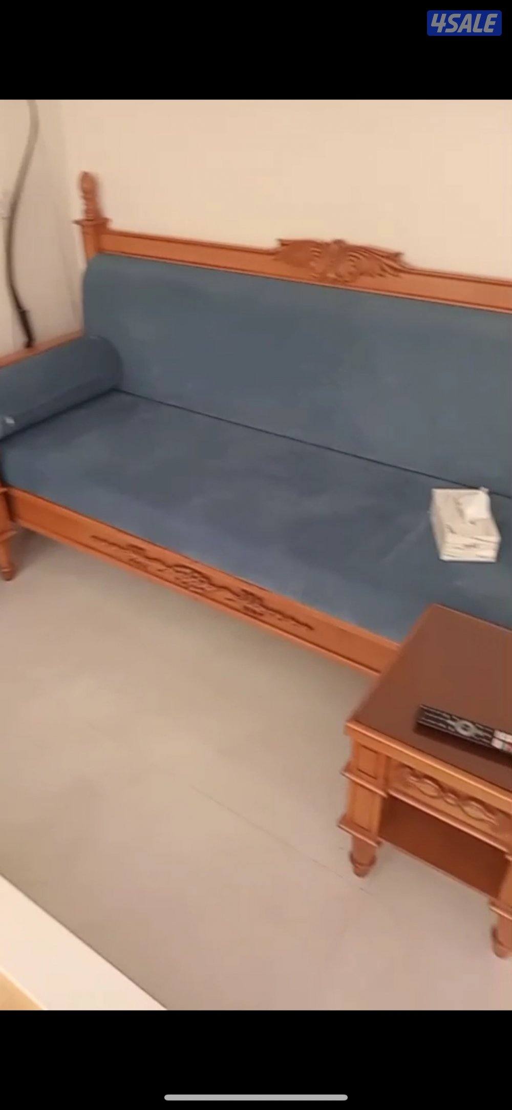 للبيع قعده دوانيه الطول ٨ متر النوع خشب زان نظيفه جدا جدا0