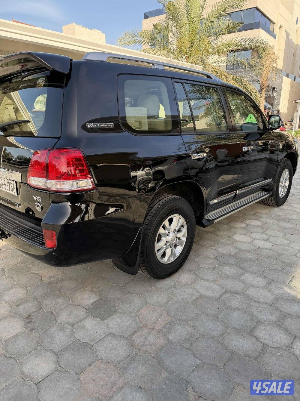 لاند كروزر GXR 2011 V82