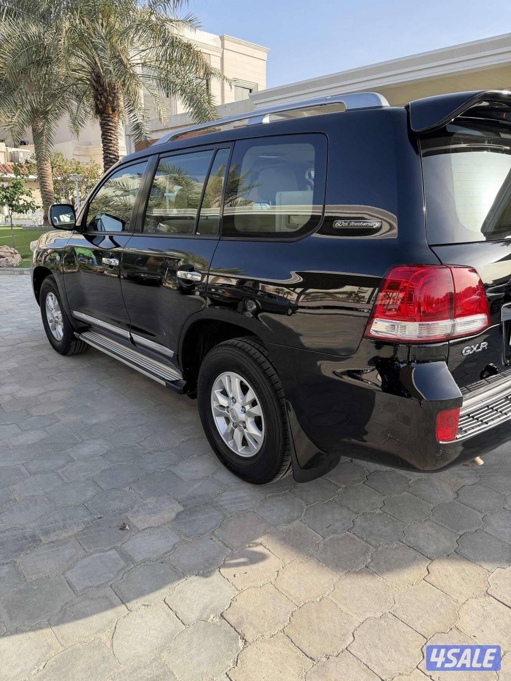 لاند كروزر GXR 2011 V83