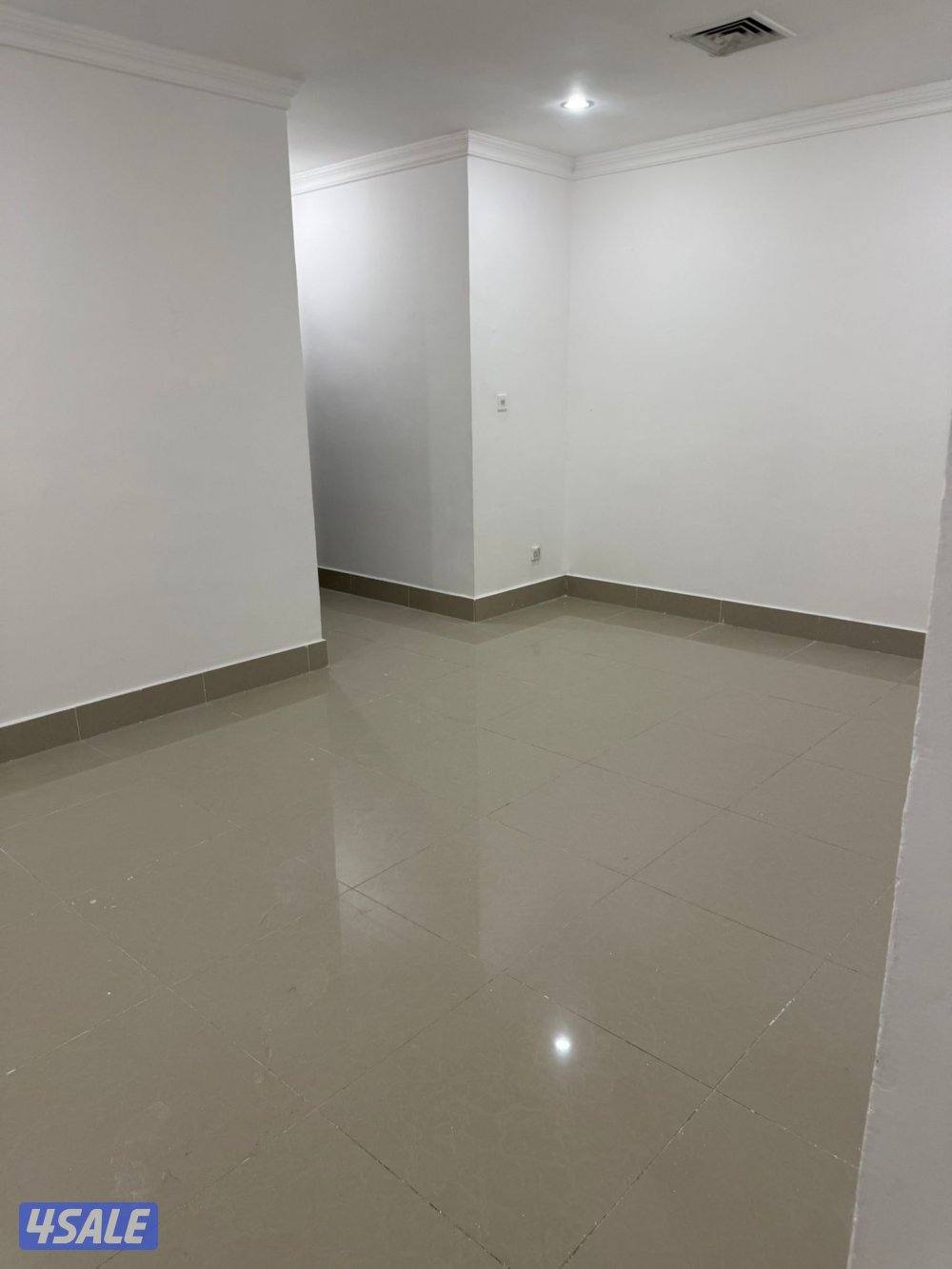 للايجار شقة بالعقيلة قطعة 3 شارع 331خلف فرع الجمعية والمسجد0