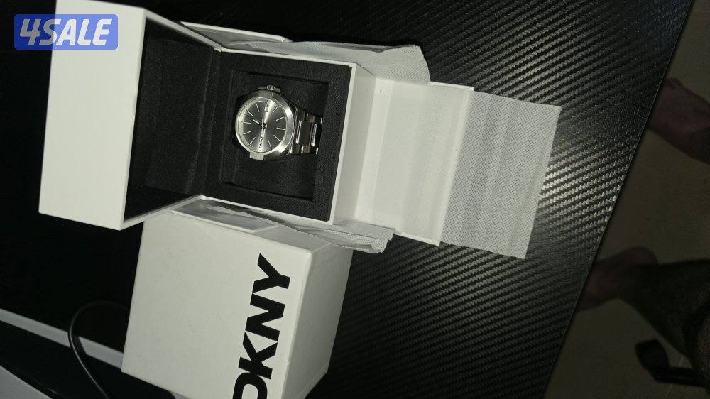 ساعة DKNY أصلية شبه جديدة – استخدام خفيف – مع العلبة2