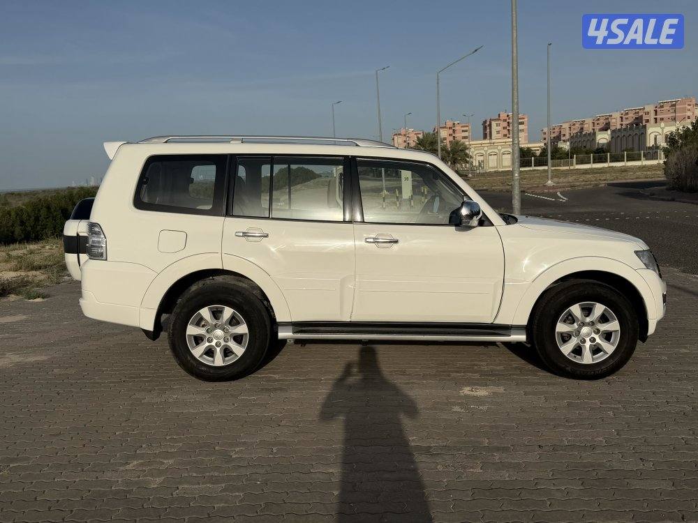 للبيع باجيرو 2020 صبغ الوكاله عداد 100 الف بحاله نادره3