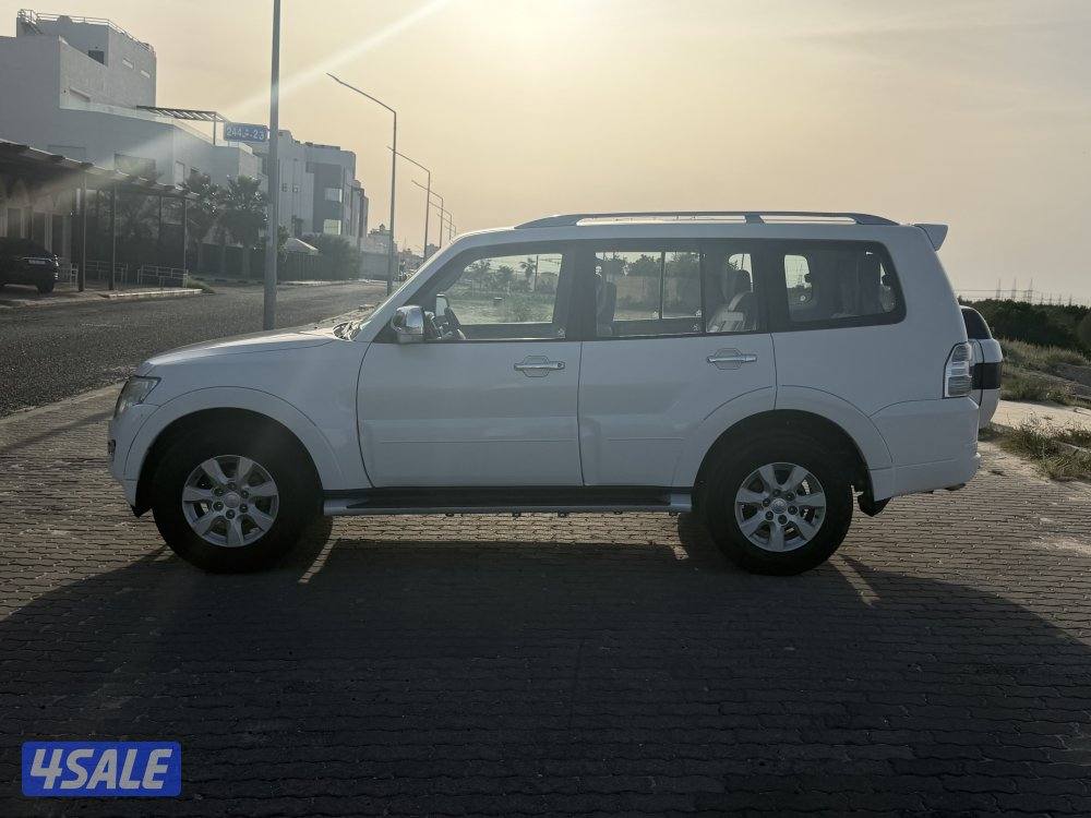 للبيع باجيرو 2020 صبغ الوكاله عداد 100 الف بحاله نادره4