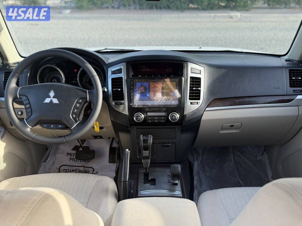 للبيع باجيرو 2020 صبغ الوكاله عداد 100 الف بحاله نادره8