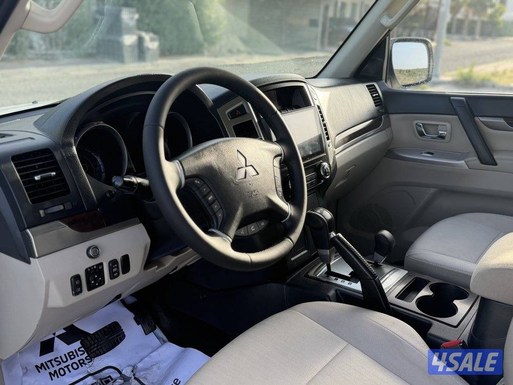 للبيع باجيرو 2020 صبغ الوكاله عداد 100 الف بحاله نادره9