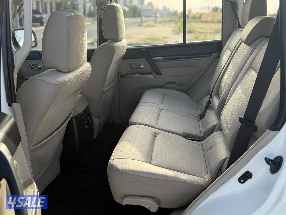 للبيع باجيرو 2020 صبغ الوكاله عداد 100 الف بحاله نادره10