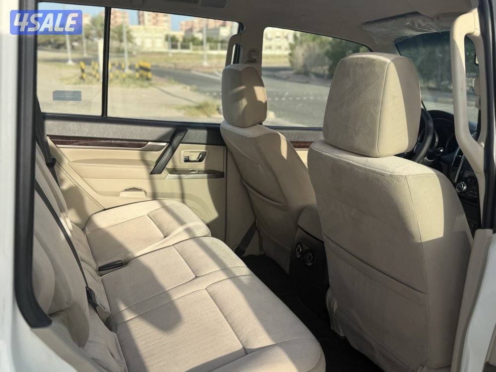 للبيع باجيرو 2020 صبغ الوكاله عداد 100 الف بحاله نادره11