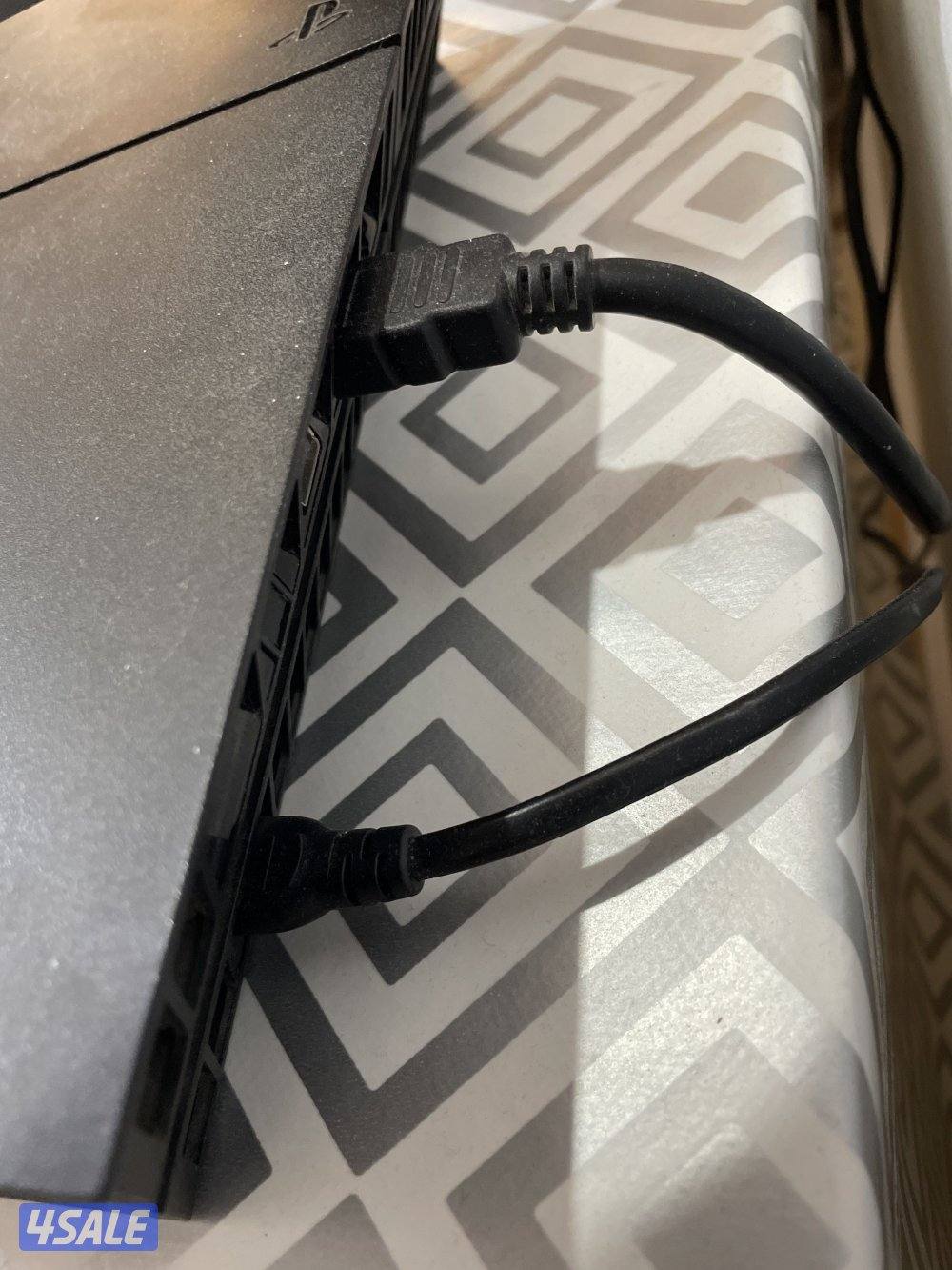 PS4 in good condition with two controllers and cd5