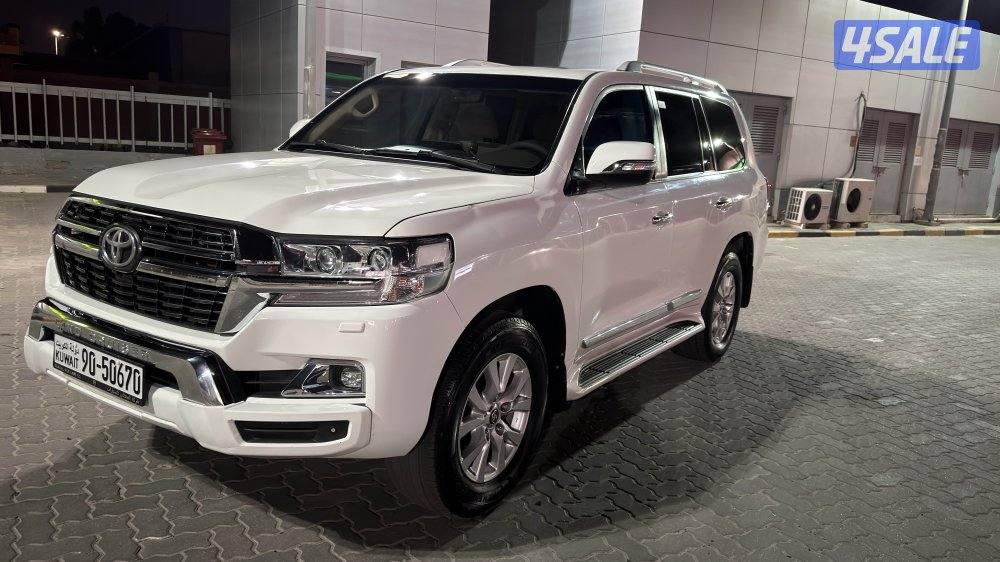 لاندكروز 2021 gxr صبغ وكالة   ماعدا قطعة    لون ابيض0