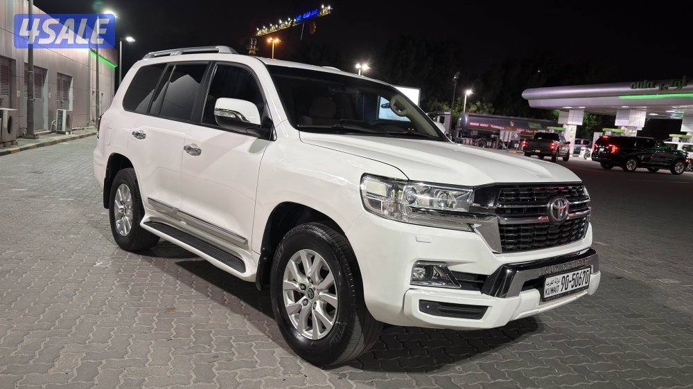 لاندكروز 2021 gxr صبغ وكالة   ماعدا قطعة    لون ابيض1