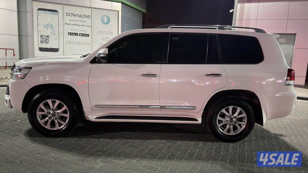 لاندكروز 2021 gxr صبغ وكالة   ماعدا قطعة    لون ابيض2