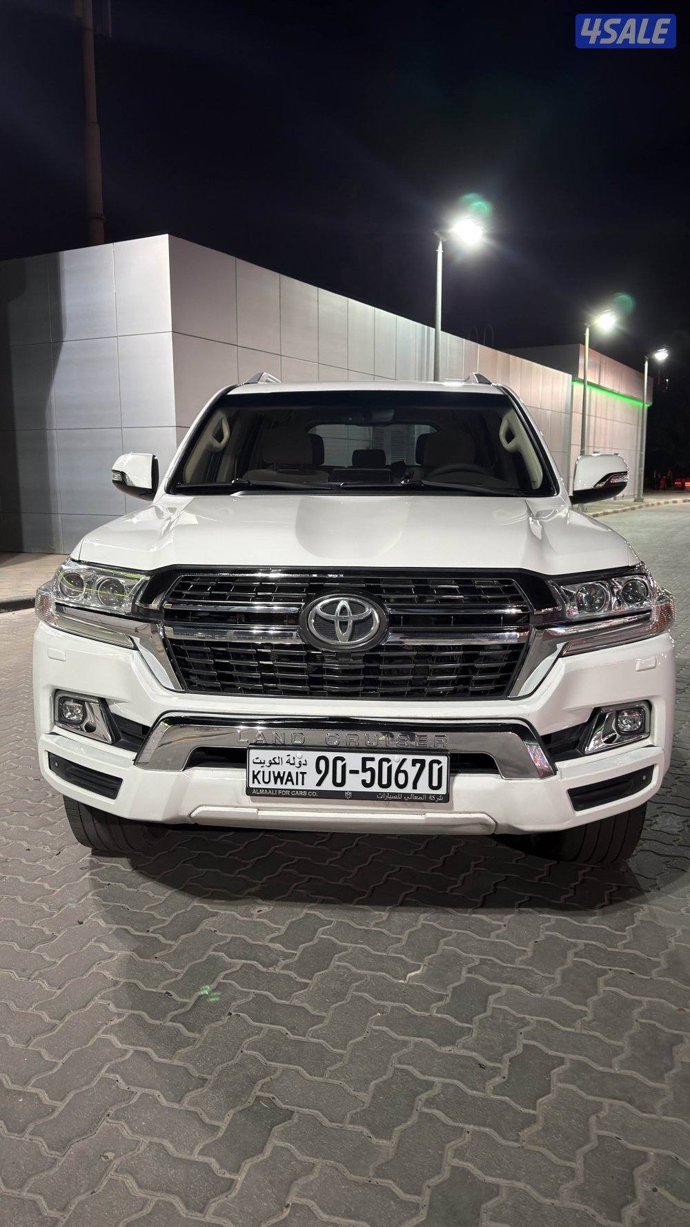 لاندكروز 2021 gxr صبغ وكالة   ماعدا قطعة    لون ابيض3