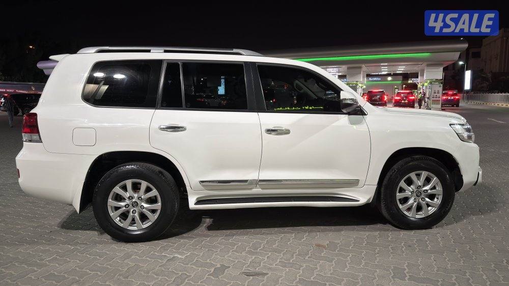 لاندكروز 2021 gxr صبغ وكالة   ماعدا قطعة    لون ابيض4