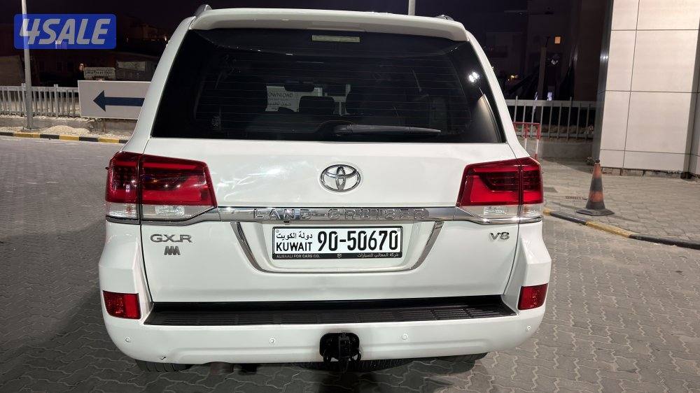 لاندكروز 2021 gxr صبغ وكالة   ماعدا قطعة    لون ابيض5