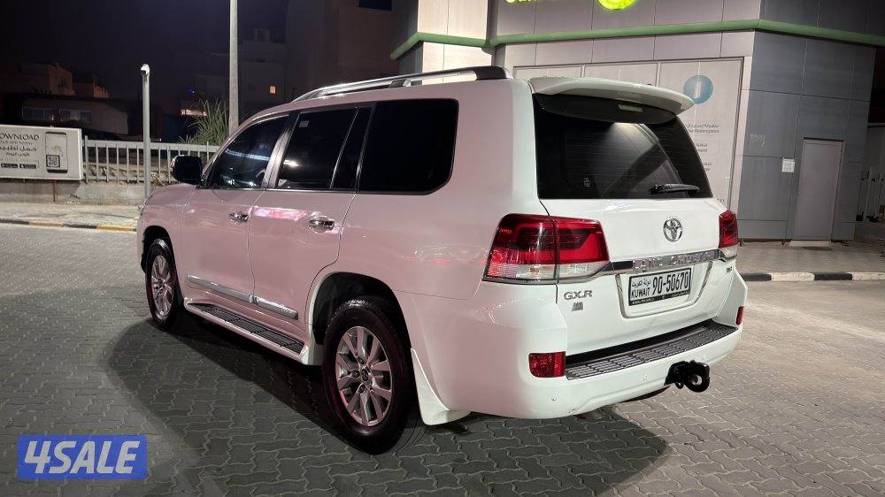 لاندكروز 2021 gxr صبغ وكالة   ماعدا قطعة    لون ابيض6