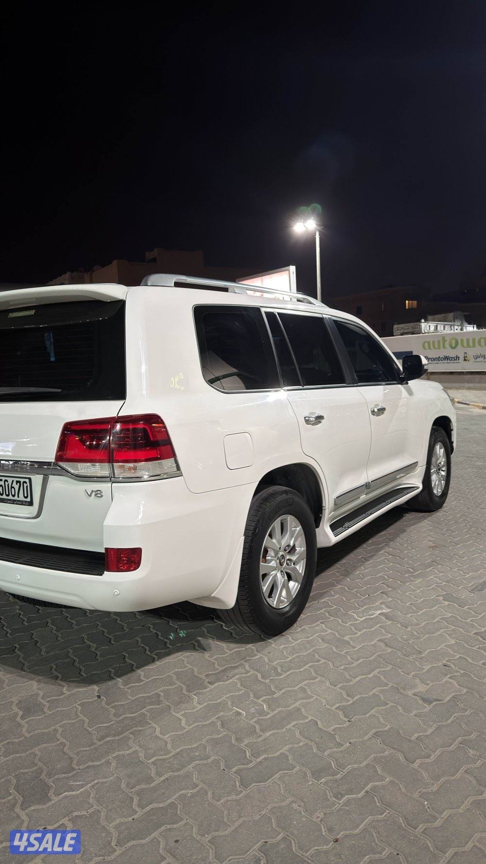 لاندكروز 2021 gxr صبغ وكالة   ماعدا قطعة    لون ابيض7