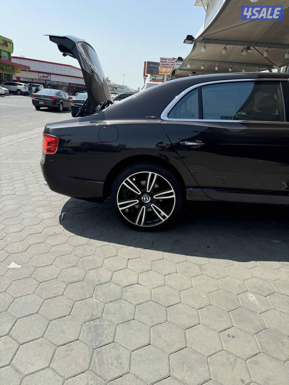 للبيع او للبدل بنتلي 2014 صبغ الوكاله حالة الوكالة 78000 كيلو2