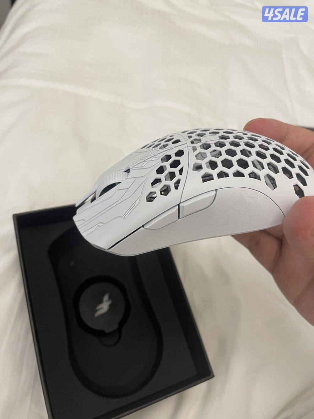 Finalmouse ULX FROSTLORD medium WIRLESS   التواصل واتس اب فقط2