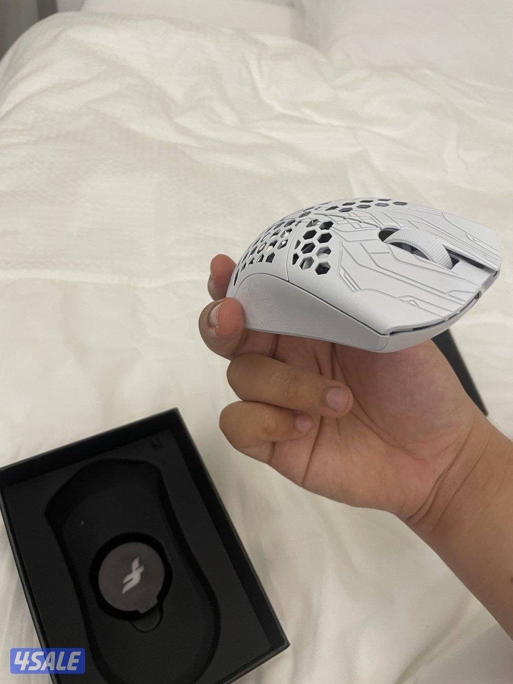 Finalmouse ULX FROSTLORD medium WIRLESS   التواصل واتس اب فقط3