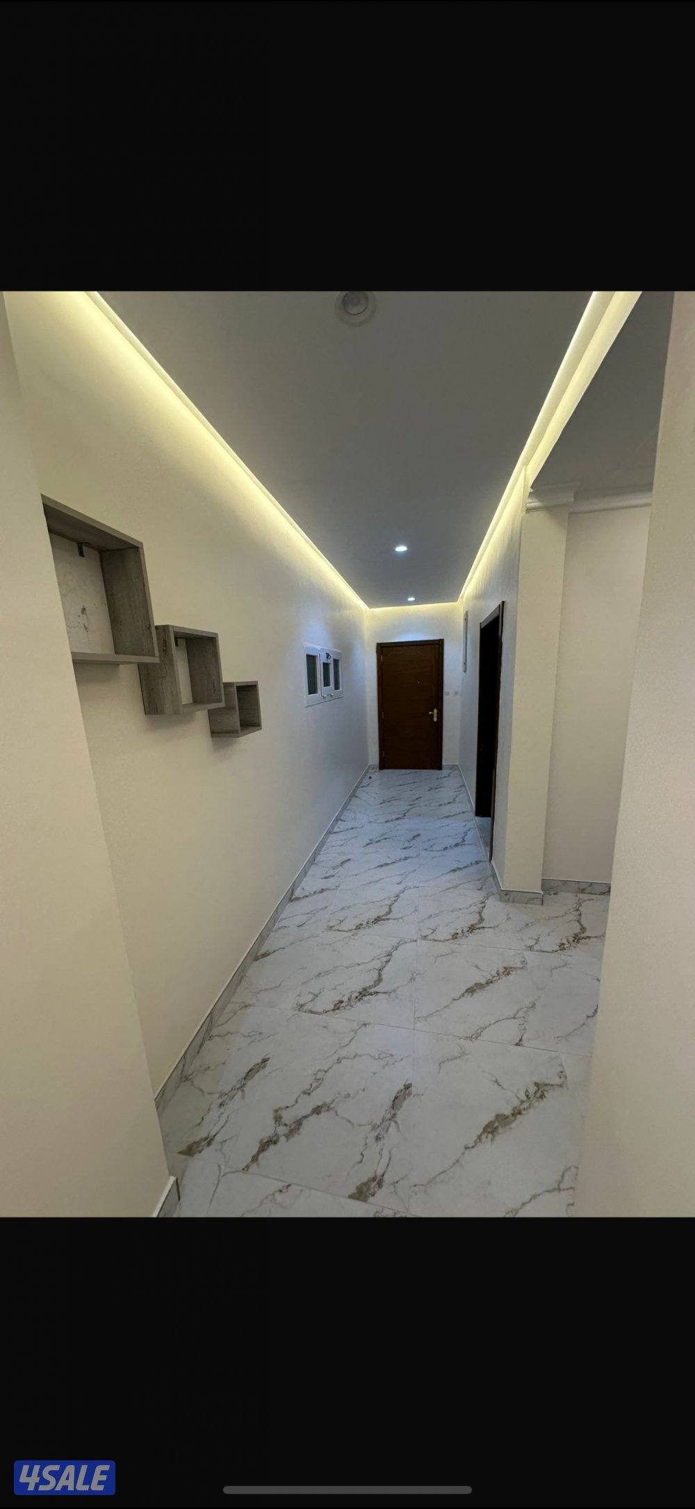 شقه سوبر دولكس من المالك مباشره دور اول 3 غرف وصاله و3 حمام ومطبخ1