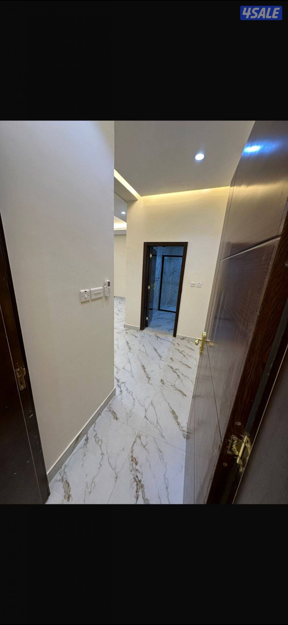 شقه سوبر دولكس من المالك مباشره دور اول 3 غرف وصاله و3 حمام ومطبخ5