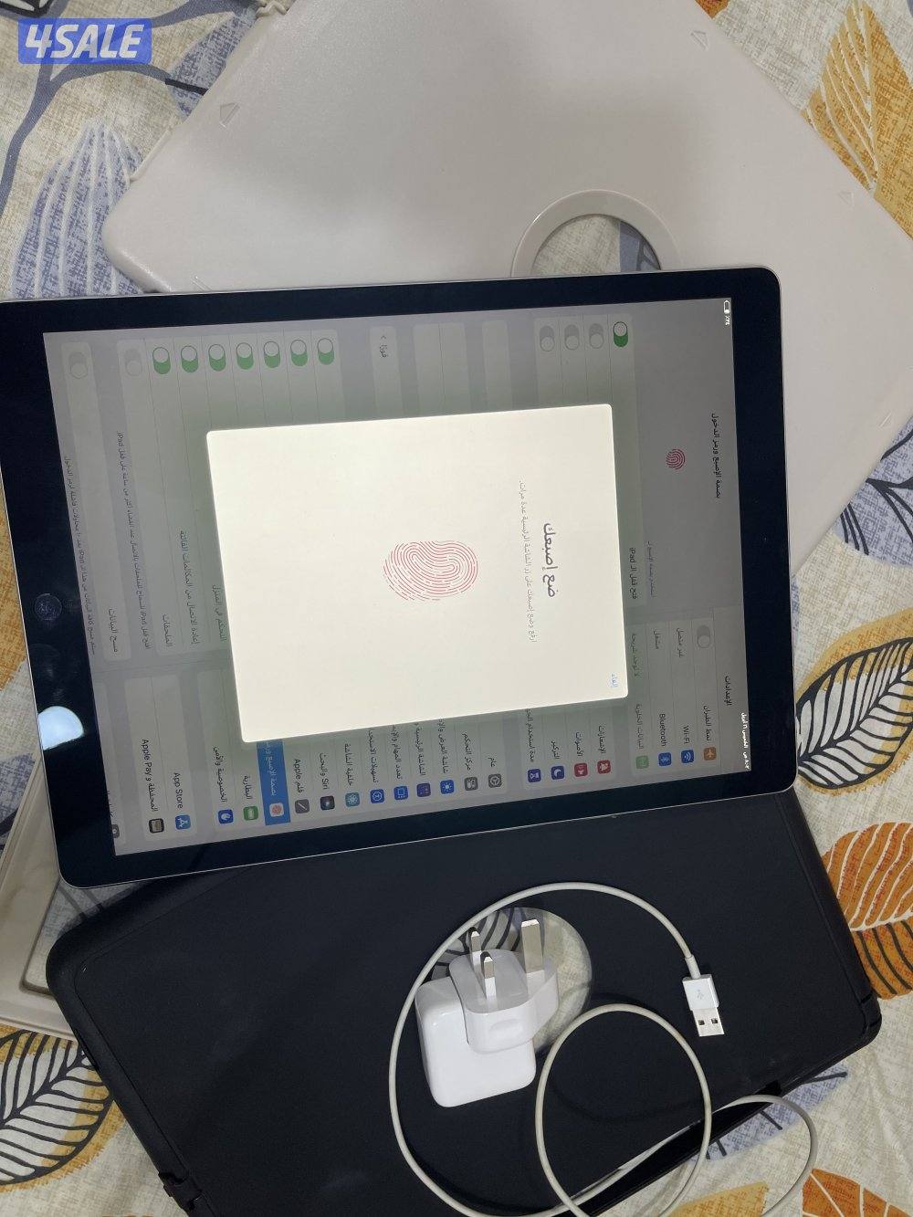 ايباد ابل برو 12.9 انش 256 قيقا خط شريحة نظيف جدا ولا زلغ بطارية 1004