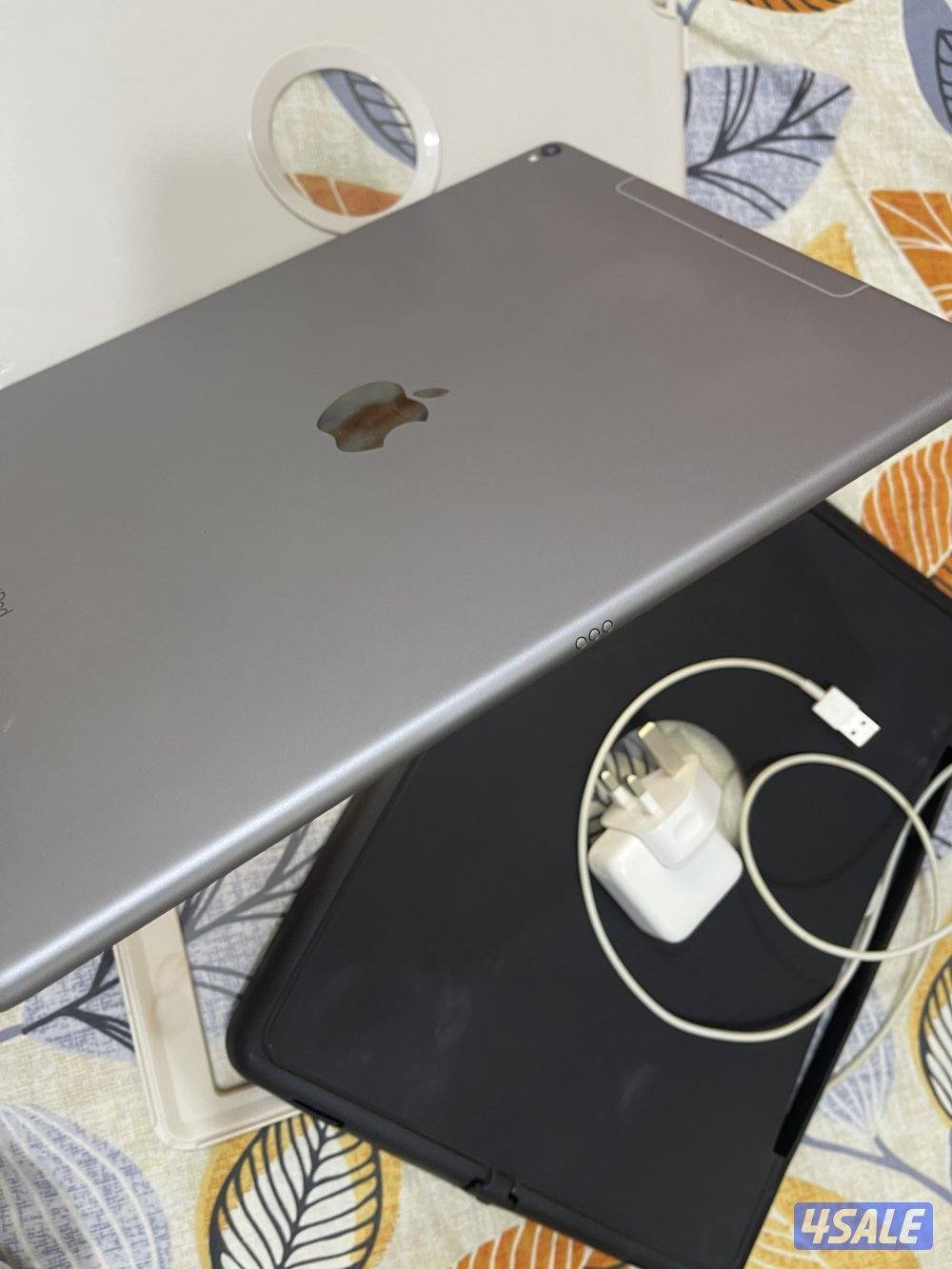 ايباد ابل برو 12.9 انش 256 قيقا خط شريحة نظيف جدا ولا زلغ بطارية 1005