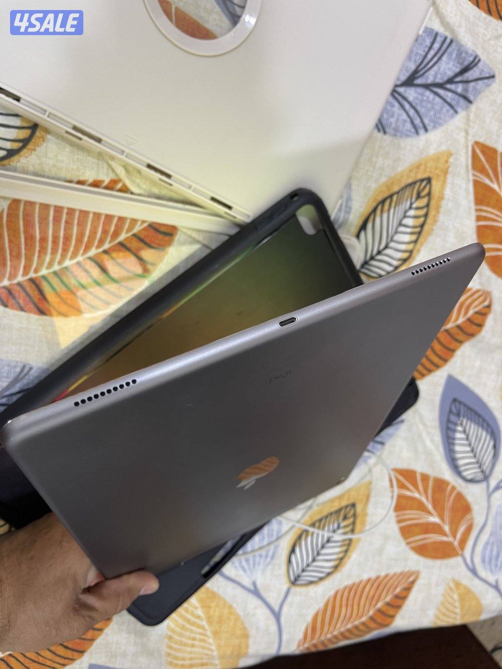 ايباد ابل برو 12.9 انش 256 قيقا خط شريحة نظيف جدا ولا زلغ بطارية 1007