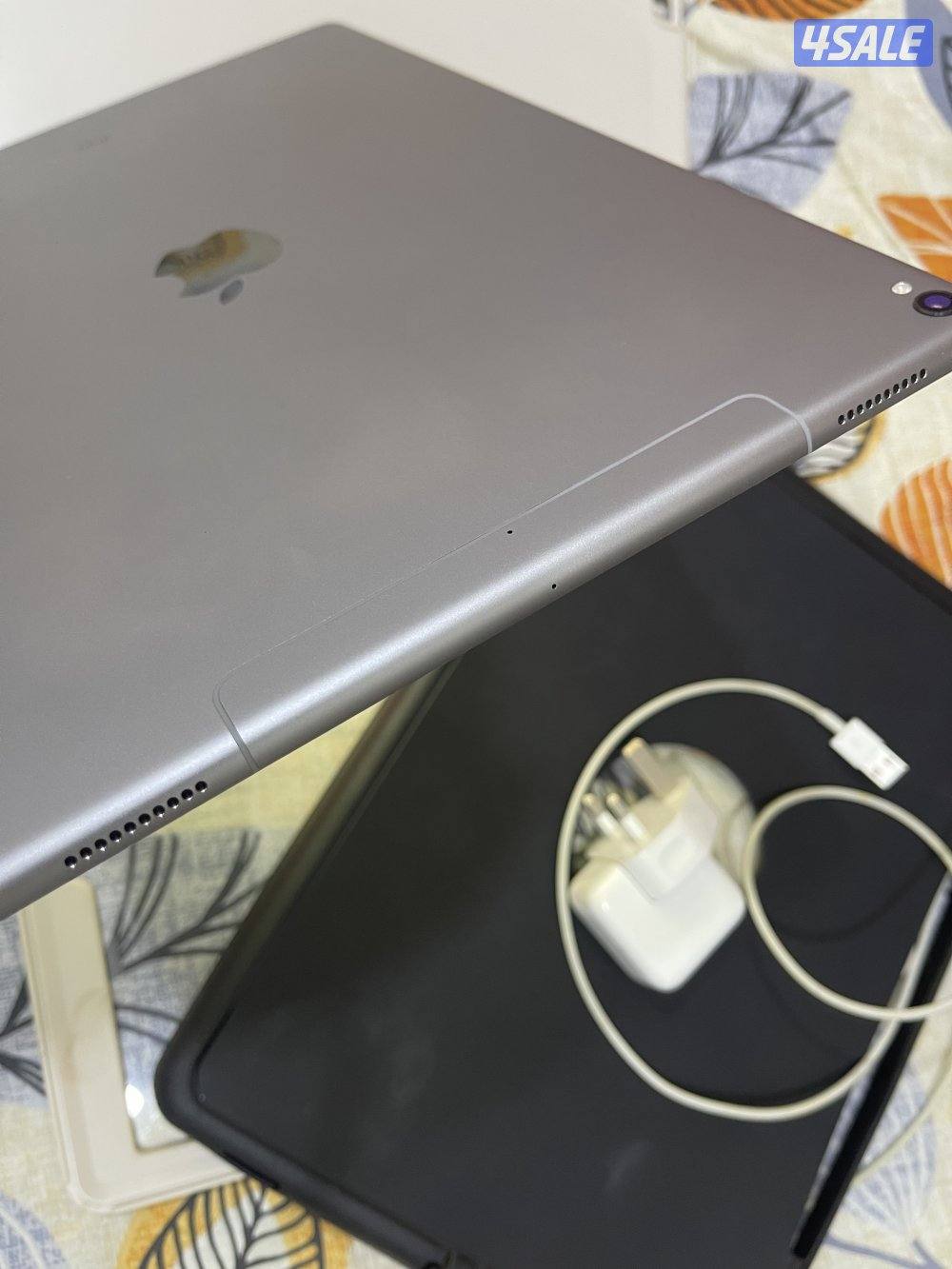 ايباد ابل برو 12.9 انش 256 قيقا خط شريحة نظيف جدا ولا زلغ بطارية 10010