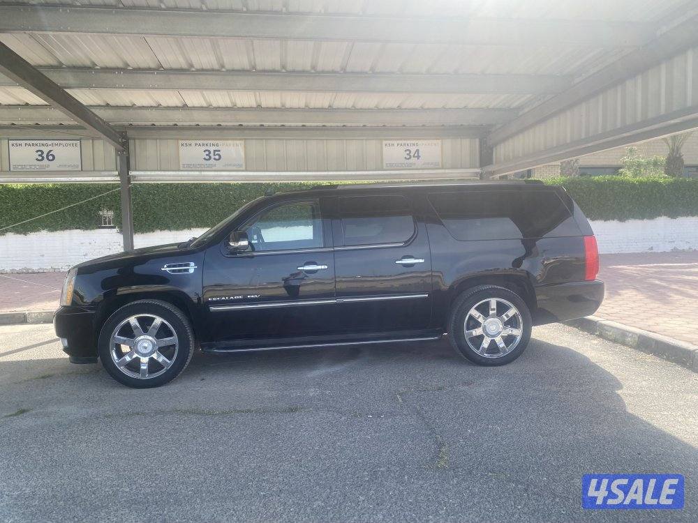 كاديلاك اسكاليد اكس الـ موديل 2011 ماشي 191 فل اوبشن شرط للفحص بحاله م0