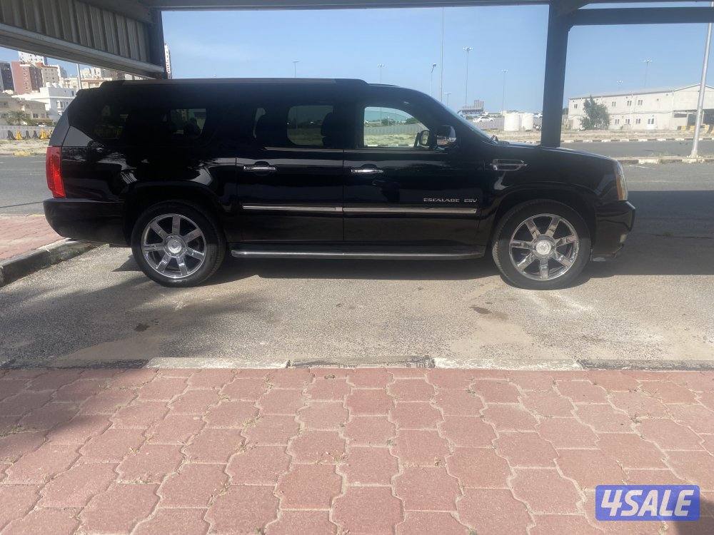 كاديلاك اسكاليد اكس الـ موديل 2011 ماشي 191 فل اوبشن شرط للفحص بحاله م2