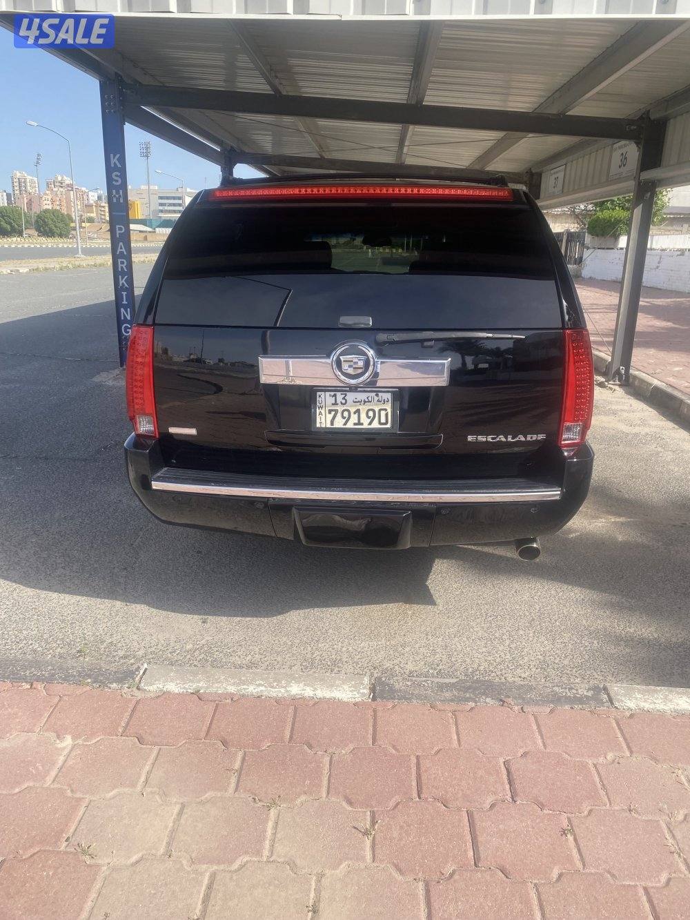 كاديلاك اسكاليد اكس الـ موديل 2011 ماشي 191 فل اوبشن شرط للفحص بحاله م5