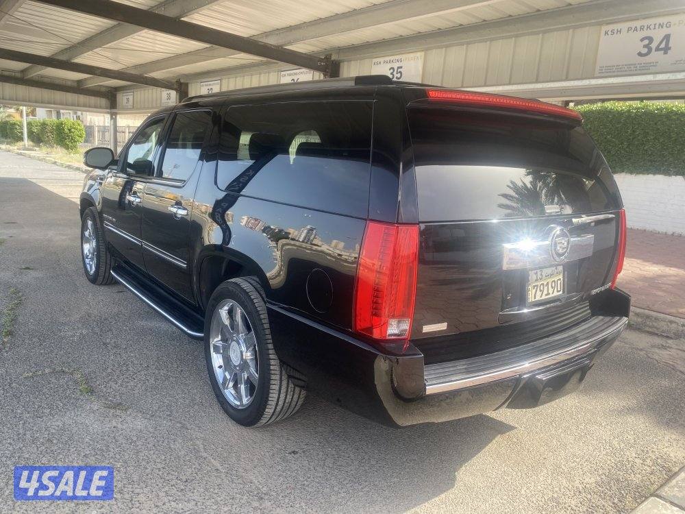 كاديلاك اسكاليد اكس الـ موديل 2011 ماشي 191 فل اوبشن شرط للفحص بحاله م7