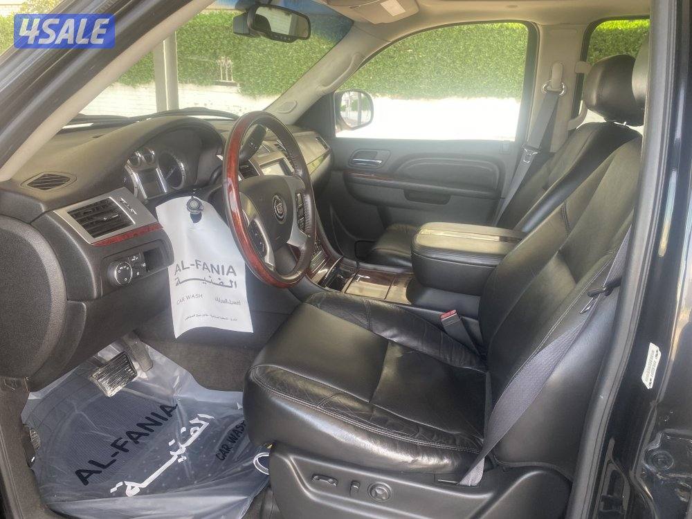 كاديلاك اسكاليد اكس الـ موديل 2011 ماشي 191 فل اوبشن شرط للفحص بحاله م8