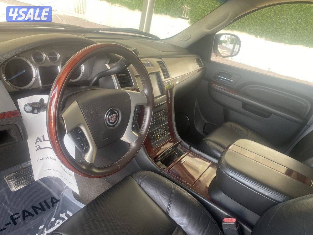 كاديلاك اسكاليد اكس الـ موديل 2011 ماشي 191 فل اوبشن شرط للفحص بحاله م9