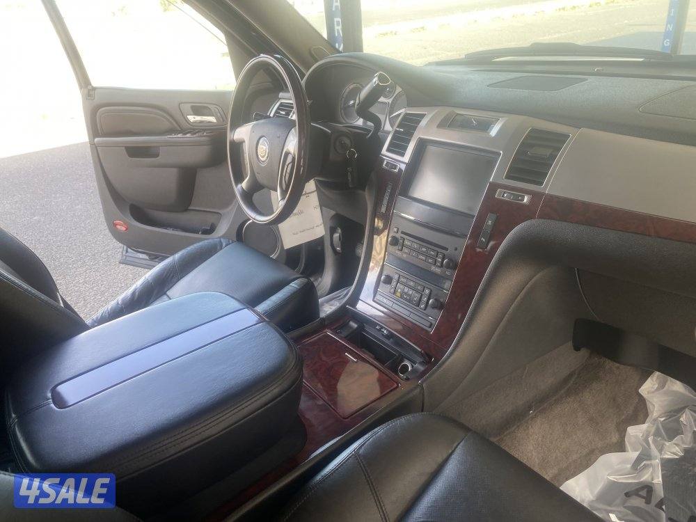 كاديلاك اسكاليد اكس الـ موديل 2011 ماشي 191 فل اوبشن شرط للفحص بحاله م12