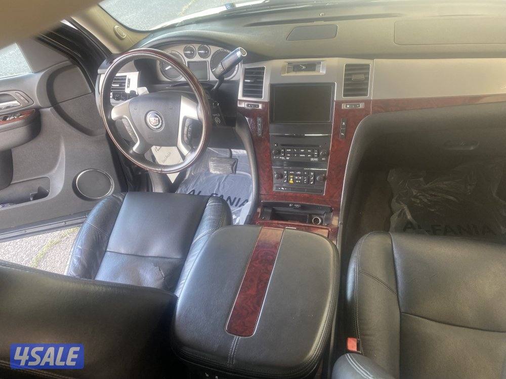 كاديلاك اسكاليد اكس الـ موديل 2011 ماشي 191 فل اوبشن شرط للفحص بحاله م13