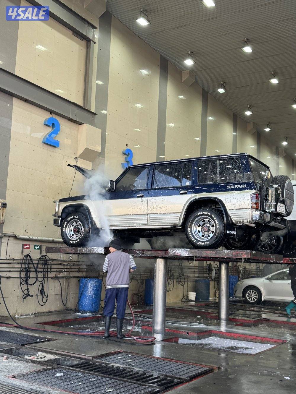 للبيع سفاري ١٩٩٢ (دينهل) كحلي بذهبي الموتر بحالة ممتازة0