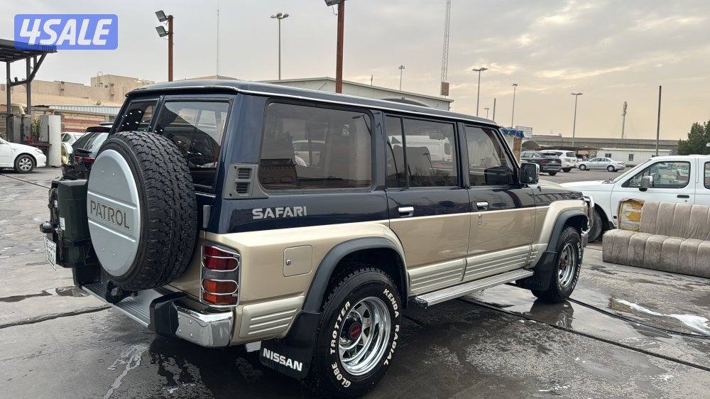 للبيع سفاري ١٩٩٢ (دينهل) كحلي بذهبي الموتر بحالة ممتازة2