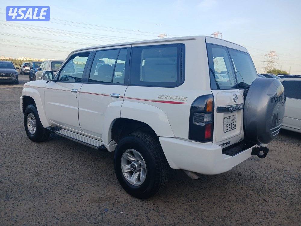 للبيع سفارى قير عادى موديل ٢٠١٦4