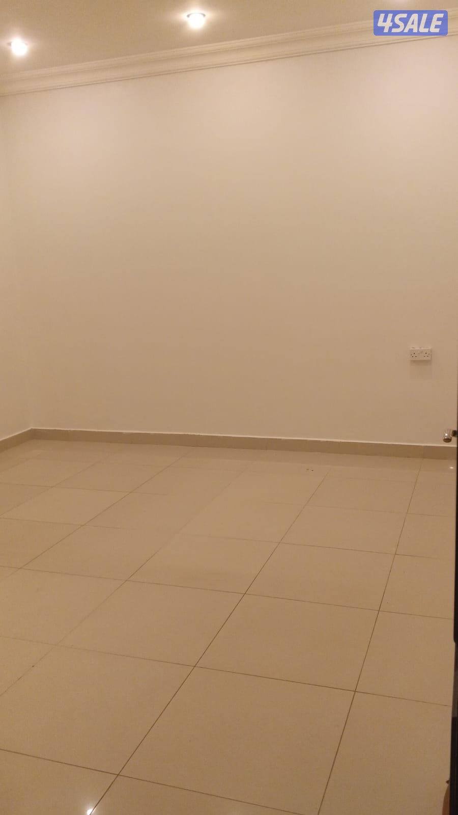 الايجار شقه بمنطقة هديه شقة كبيرة أرضية 4غرف1