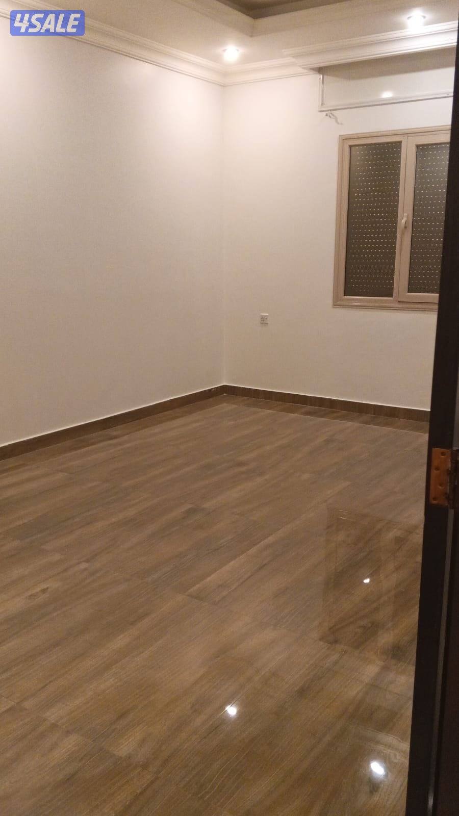 الايجار شقه بمنطقة هديه شقة كبيرة أرضية 4غرف4