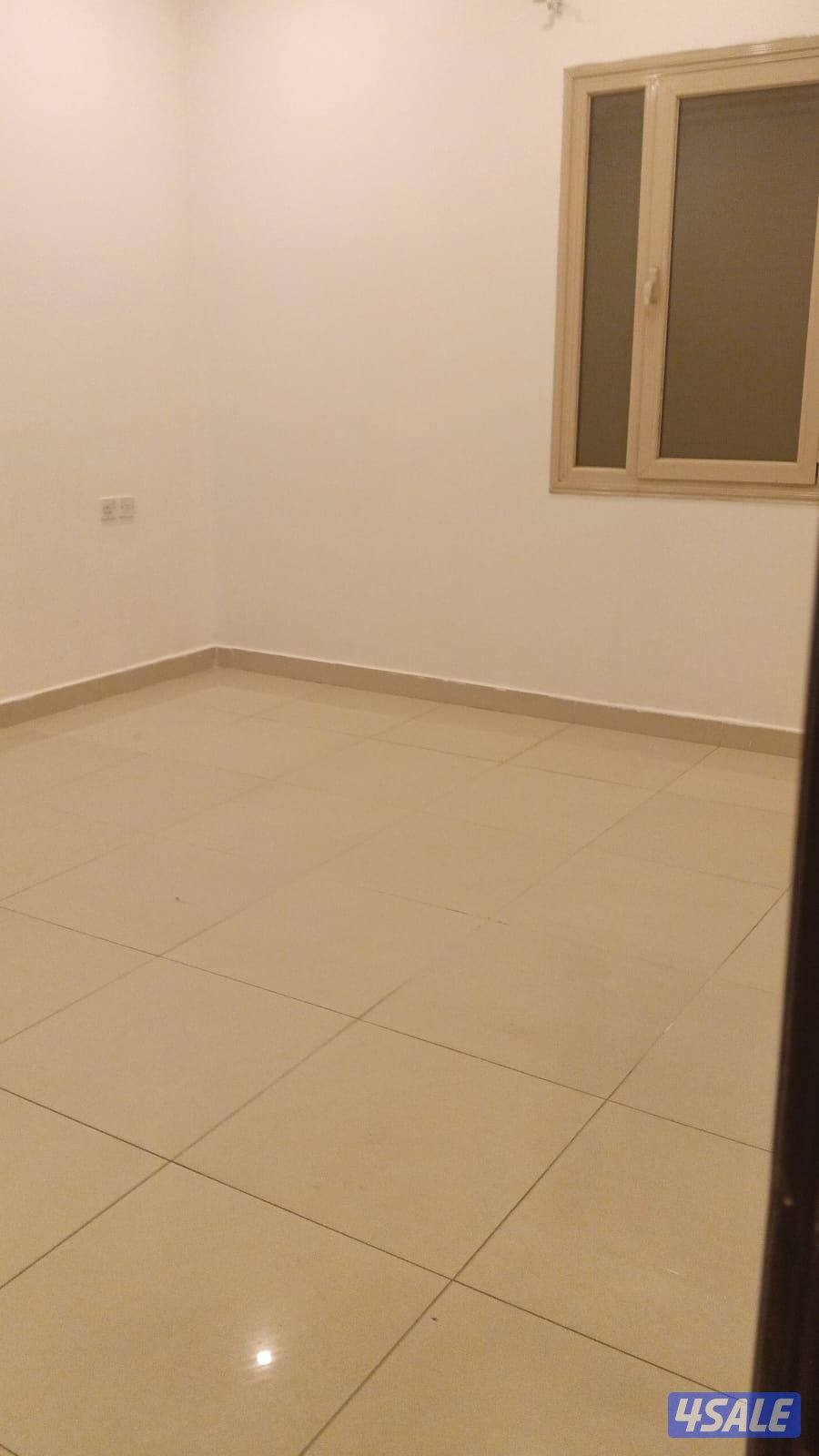 الايجار شقه بمنطقة هديه شقة كبيرة أرضية 4غرف5