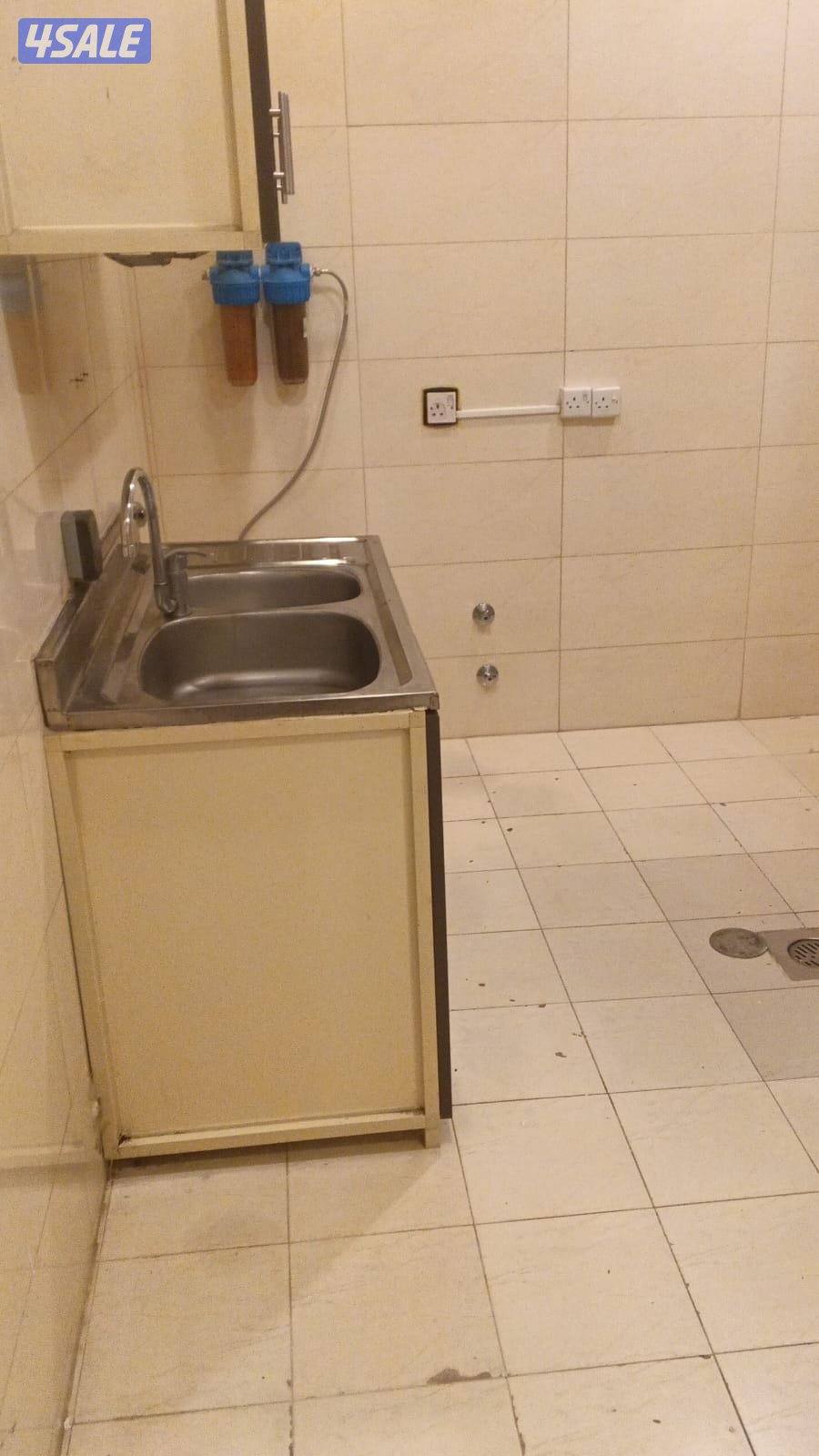 الايجار شقه بمنطقة هديه شقة كبيرة أرضية 4غرف6