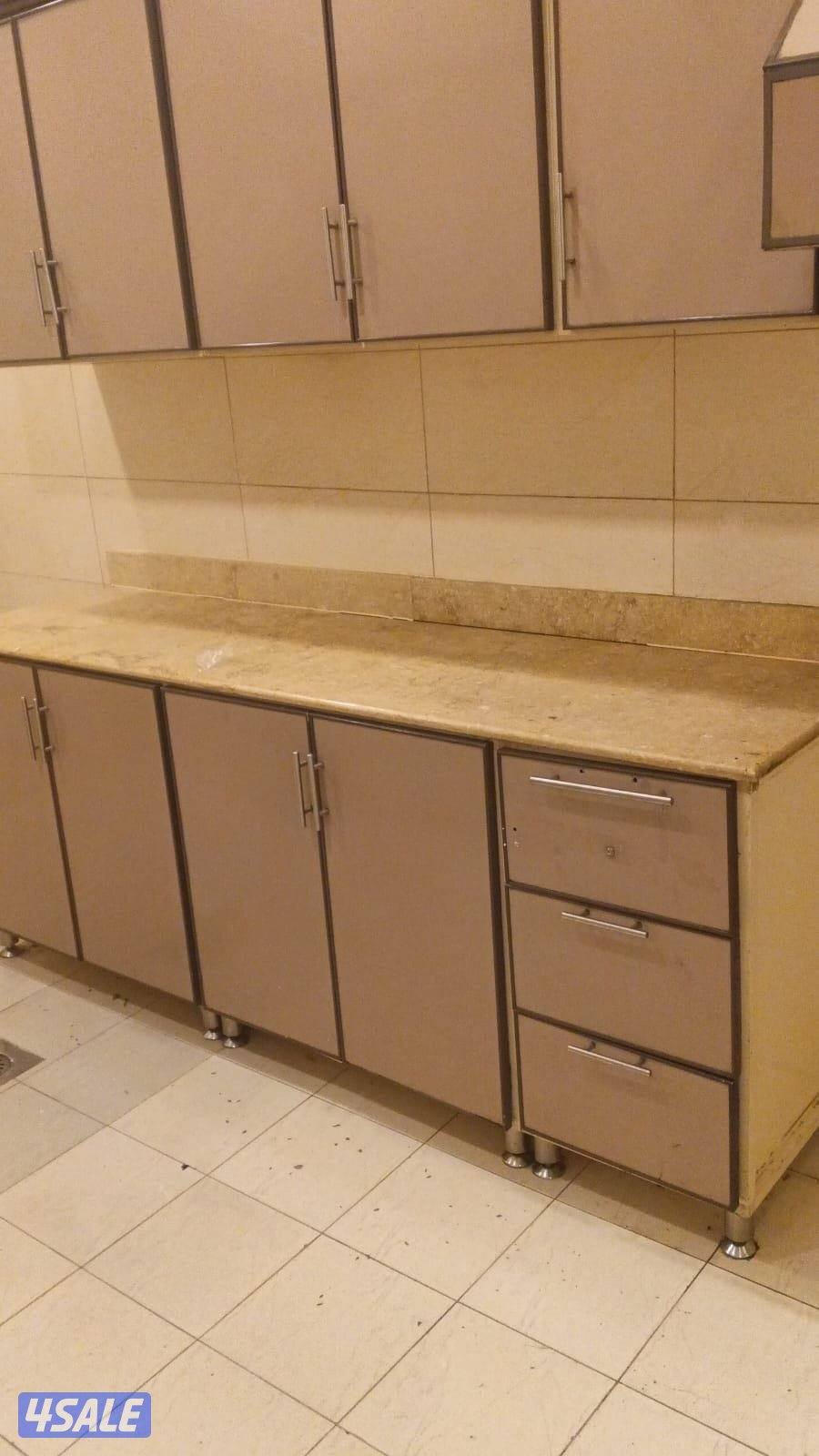 الايجار شقه بمنطقة هديه شقة كبيرة أرضية 4غرف7