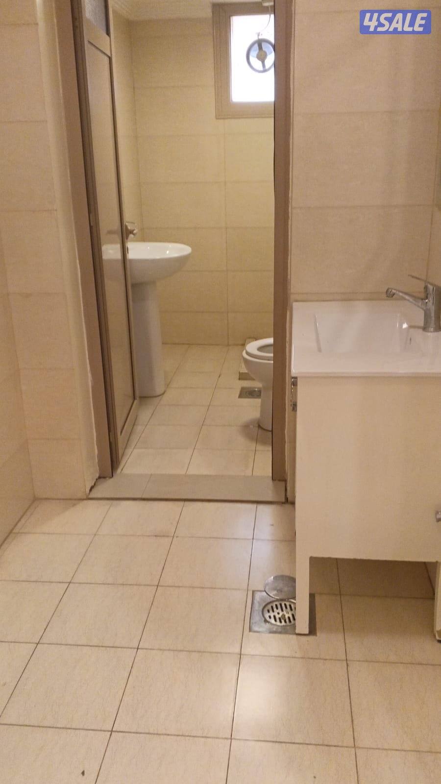 الايجار شقه بمنطقة هديه شقة كبيرة أرضية 4غرف8