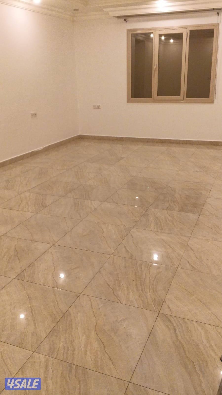 الايجار شقه بمنطقة هديه شقة كبيرة أرضية 4غرف9