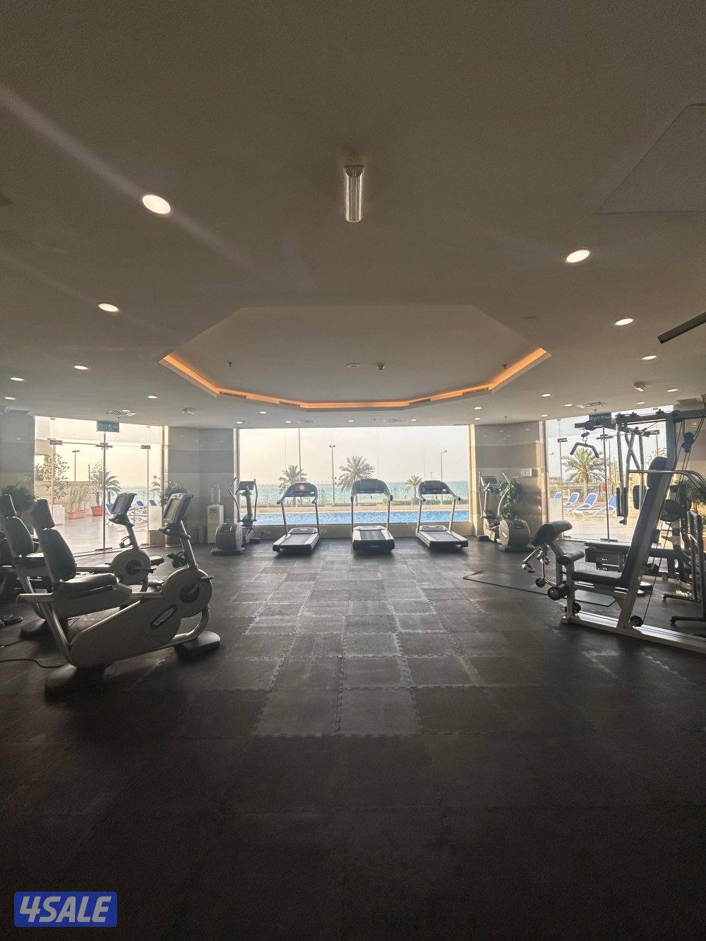 شقة نصف مفروشه للإيجار فى شرق - إطلالة بحر مباشرة2