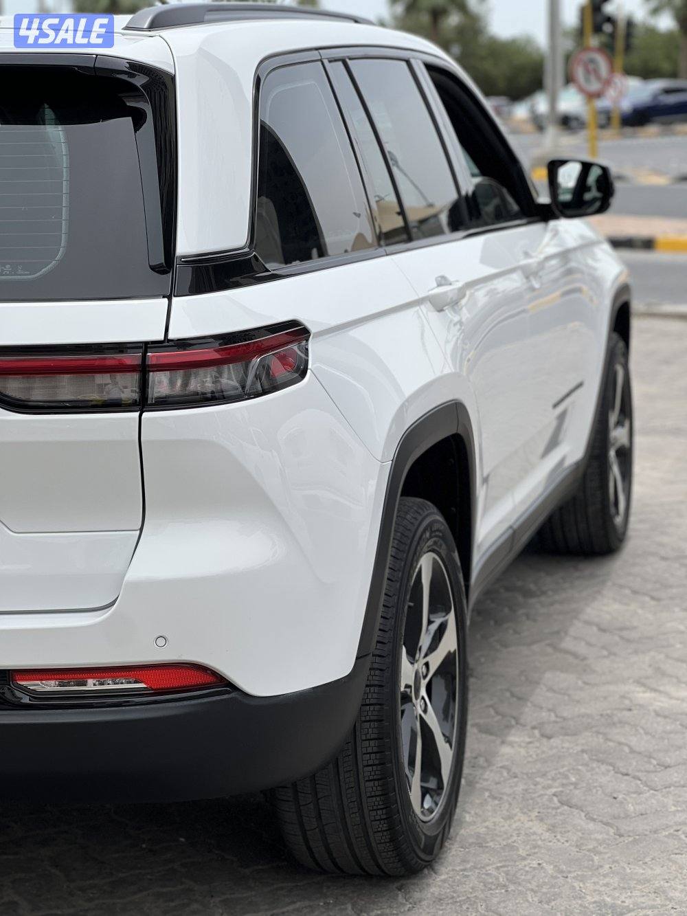 للبيع جراند شيروكي بحالة ممتازة9