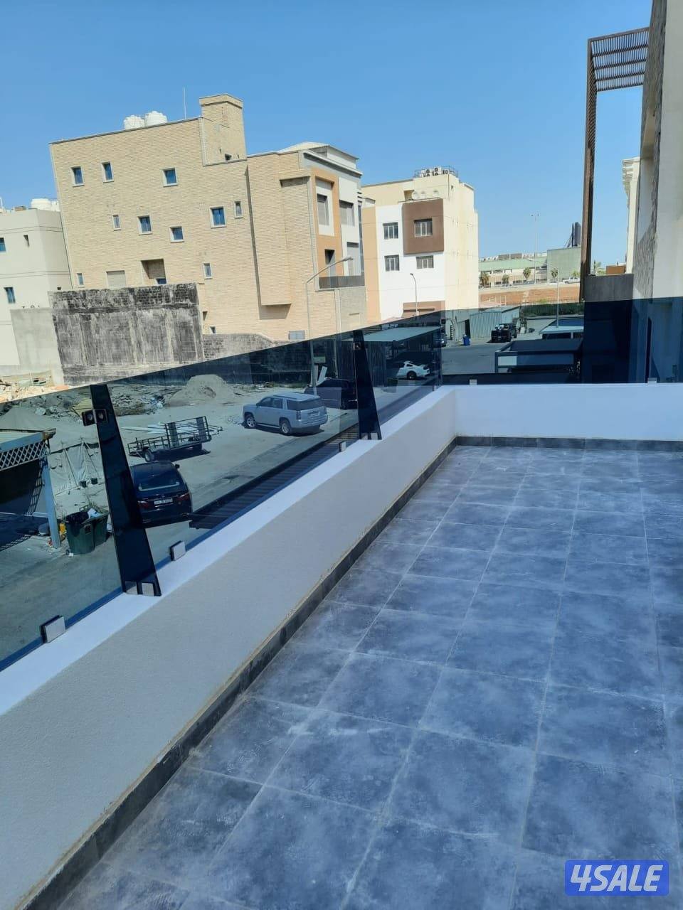 glass portion.  shawarbox. glass  door.. belcona.  glass. ralling.5